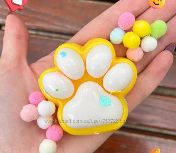 Сквіші таба лапка з присипкою та помпонами, іграшка антистрес, котяча лапка