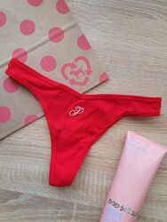 Яскраві трусики стрінги у рубрик від Pink у розмірах XS, S, M, L