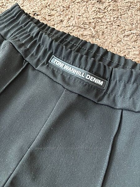 Брюки чорні гарної якості, ідеально під вишиванку. На 13-15 років.