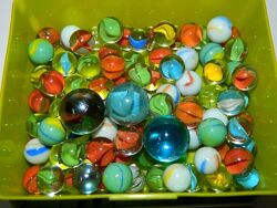 Лот цветных стеклянных шариков для игры или декора 96шт