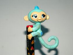 Мини обезьянка WowWee Fingerlings Minis