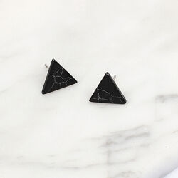 Женские серебряные сережки-гвоздики черные треугольники серебро