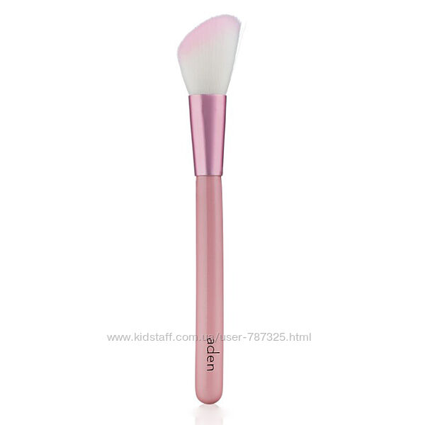 Скошенная кисть для румян Aden Cosmetics Blusher Brush Angled Pink