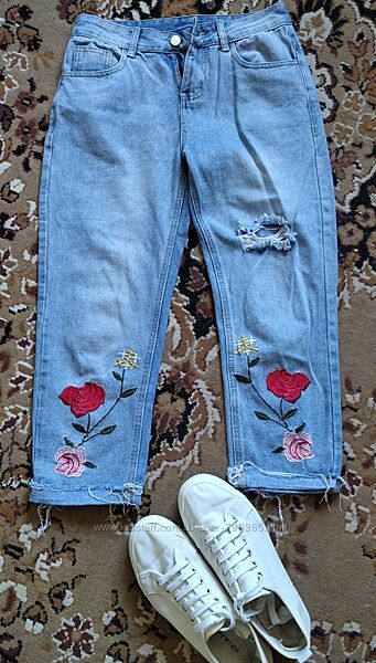 джинсы с вышивкой