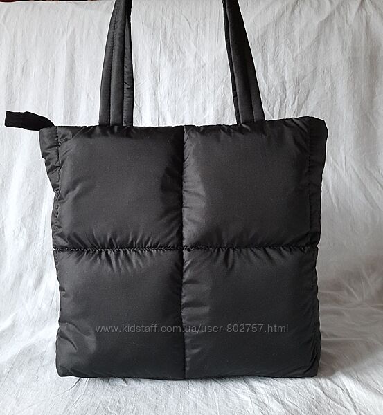 Сумка дутик жіноча тканинна стьобана на синтепоні чорна з кишенями легка