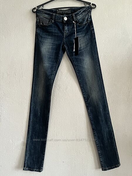 Женские джинсы с пайетками Guess размер 24, новые 