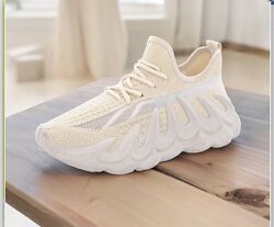 Кросівки жіночі 35