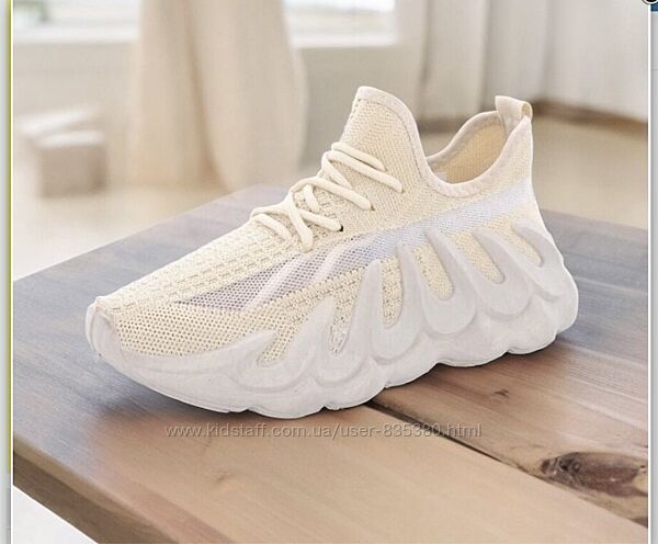 Кросівки жіночі 35