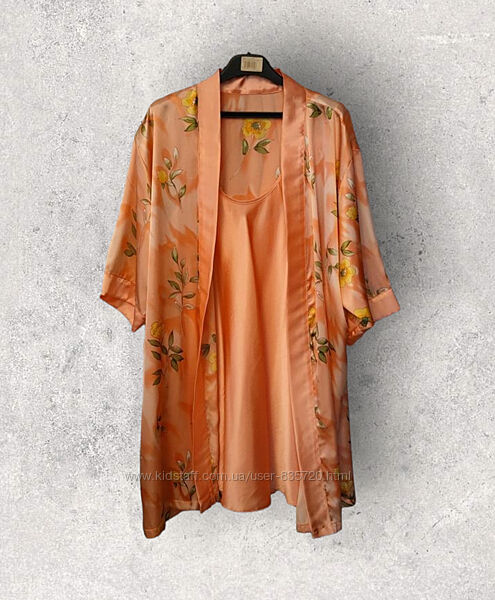Красивый атласный комплект, размер S. Ночная рубашка, халат с поясом