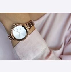 Красивий годинник DKNY