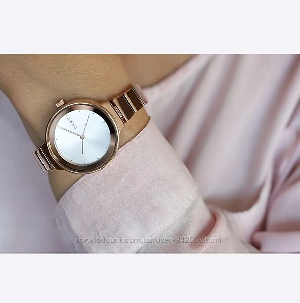 Красивий годинник DKNY