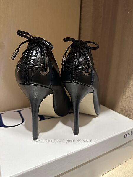Продам женские кожаные туфли Guess.