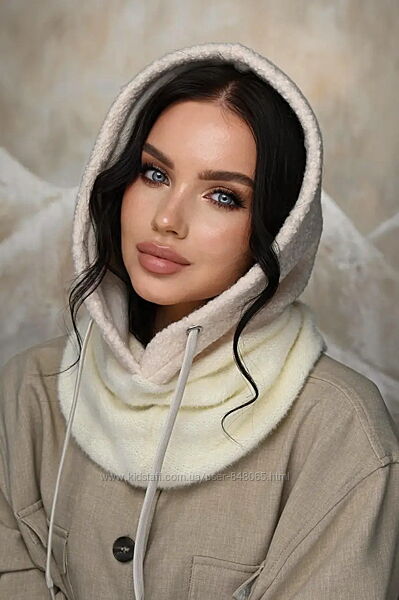 Капюшон з тканини букле з комірцем