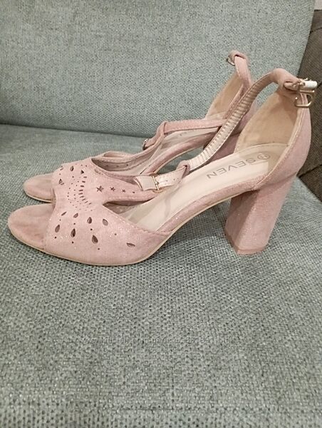 Босоніжки зручні