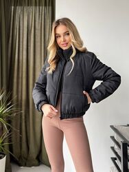 Жіноча куртка коротка 