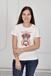 Жіноча футболка з вишивкою україночки