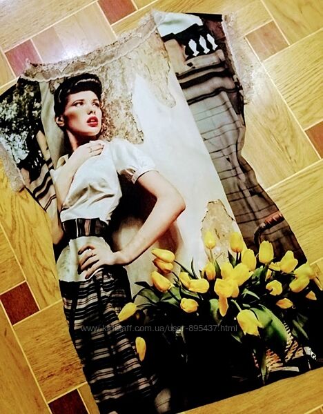 Стильная удлинённая футболку итальянской фирмы RINASCIMENTO.