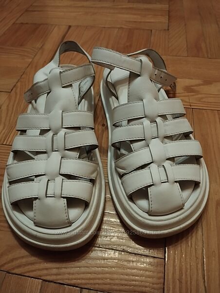 Босоніжки шкіра. Розмір 38.