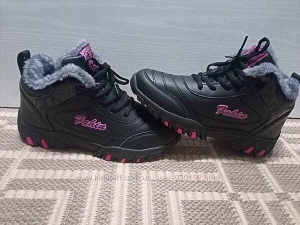 Зимові утепленні кросівки 38 розміру 24.5 см по устілці.