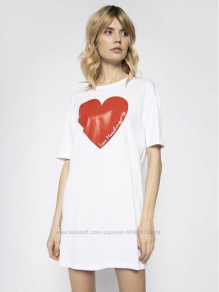 Белое хлопковое платье-футболка с логотипом сердцем на груди love moschino