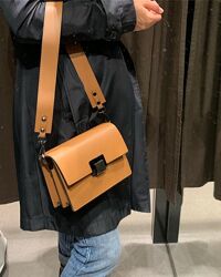 женская кожаная сумка кроссбоди Италия с широким ремешком клатч через плечо