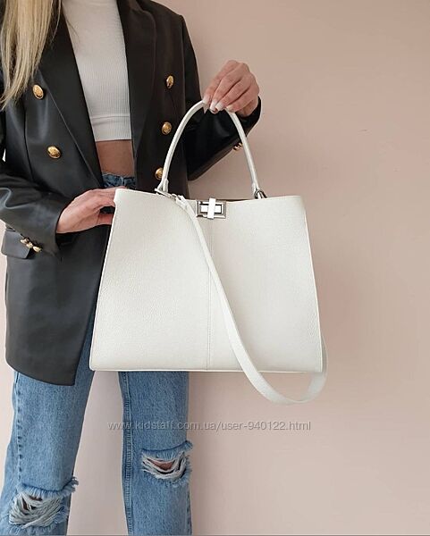 Женская сумка в натуральная кожа белая пудра через плечо вместит Италия