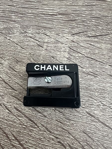 Chanel точилка