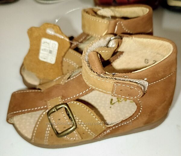 Сандалі дитячі