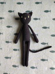 Черный кот длинноногий вязаный , подарок  талисман