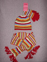 Набор шапочка, перчатки, шарф 4-6 лет