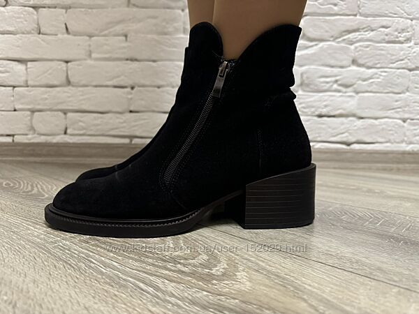 Зимові замшеві черевички на натуральній підкладці. розмір-39.