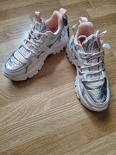 Кросівки 39 розмір фірма baas