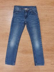 Продам джинсы размер 128 зауженные слим
