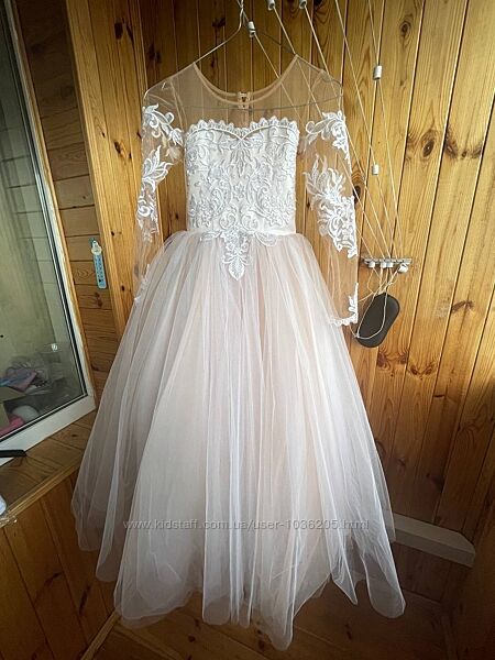 Нарядное платье б. /у