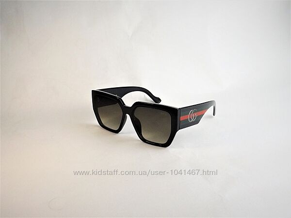 Женские солнцезащитные очки Gucci черные глянцевые с градиентом