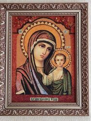 Икона Божьей Матери с янтаря в деревянной рамке