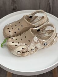 Baya marbled clog жіночі crocs