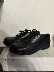 черные классические туфли для парня Geox