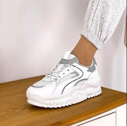 Кросівки білі, сірі весна з метою на модній підошві