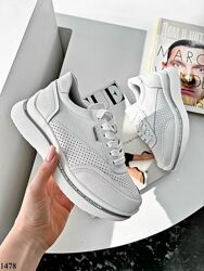 Кросівки шкіряні, перфорація , невисока платформа , кожаные кроссовки