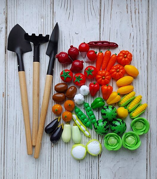 Набор миниатюрных овощей и инвентаря большой