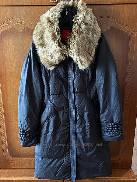Пуховое пальто с оригинальной отделкой -бусинами