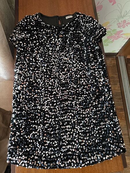 Святкове плаття чорне з паєткамина 6-7 років