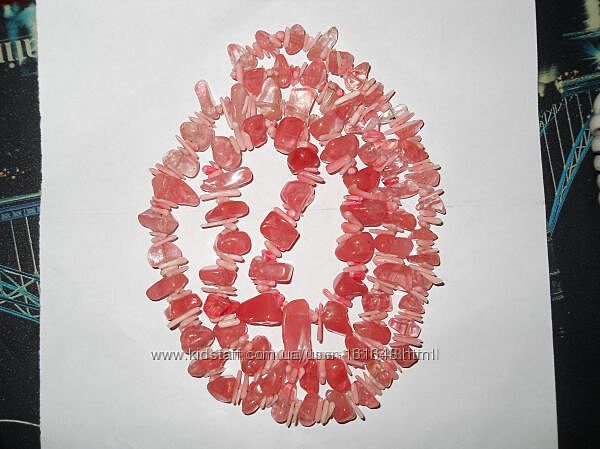 Бусы из кварца черри и розового коралла.