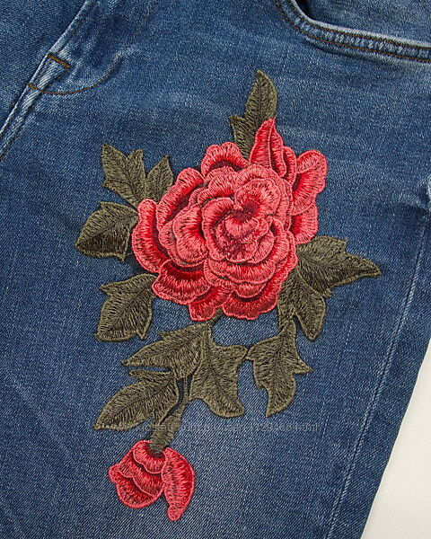 Джинсы с высокой посадкой, объемной вышивкой Red Herring.