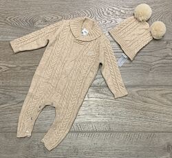 Вязаний чоловічок та шапочка River island на 6-9 міс/74 см.