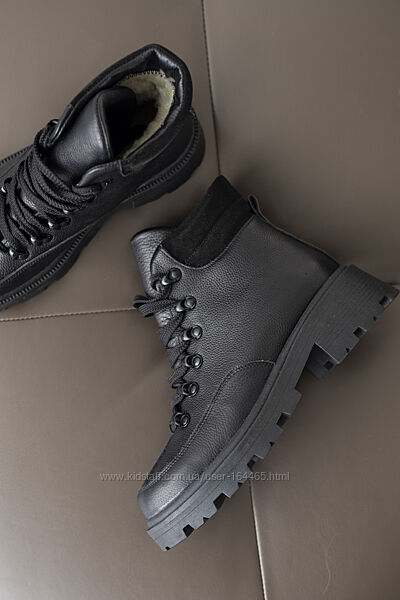 Шкіряні черевики чорного кольору зимові хутро