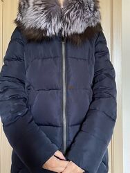 пальто, пуховик с натуральным мехом размер S