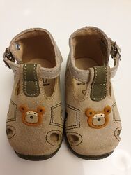 Босоніжки pat et ripaton 17р. 10.5см шкіряні