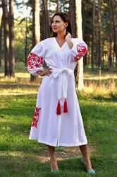 Дизайнерська сукня-халат із льону з обємною вишивкою